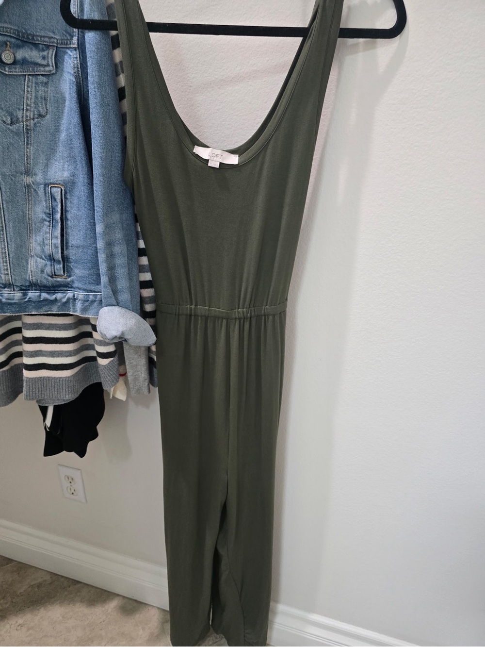 LOFT Olive Green Sleeveless Scoop-Neck Jumpsuit